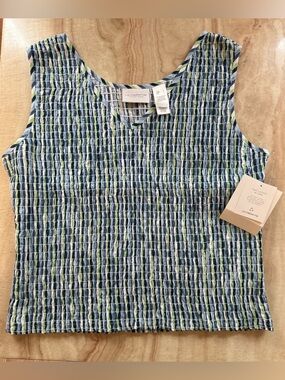 ✨NWT✨LIZ CLAIBORNE WOMENS SLEEVELESS SUMMER TOP

SZ LARGE

FLATTERING TEXTURE!